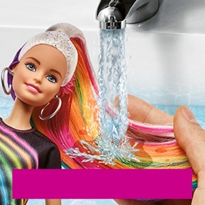 Barbie® sätendavate vikerkaarevärviliste juustega nukk